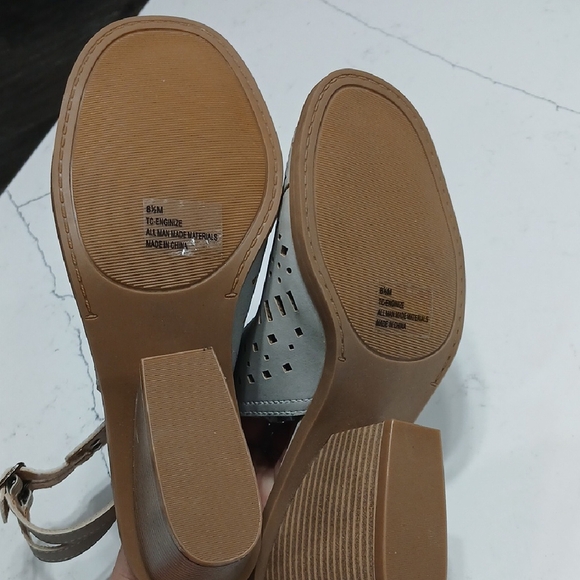 Women's Gray Perforated Heeled Sandals By True Craft, New Without Tags Or Box, - Picture 4 of 6